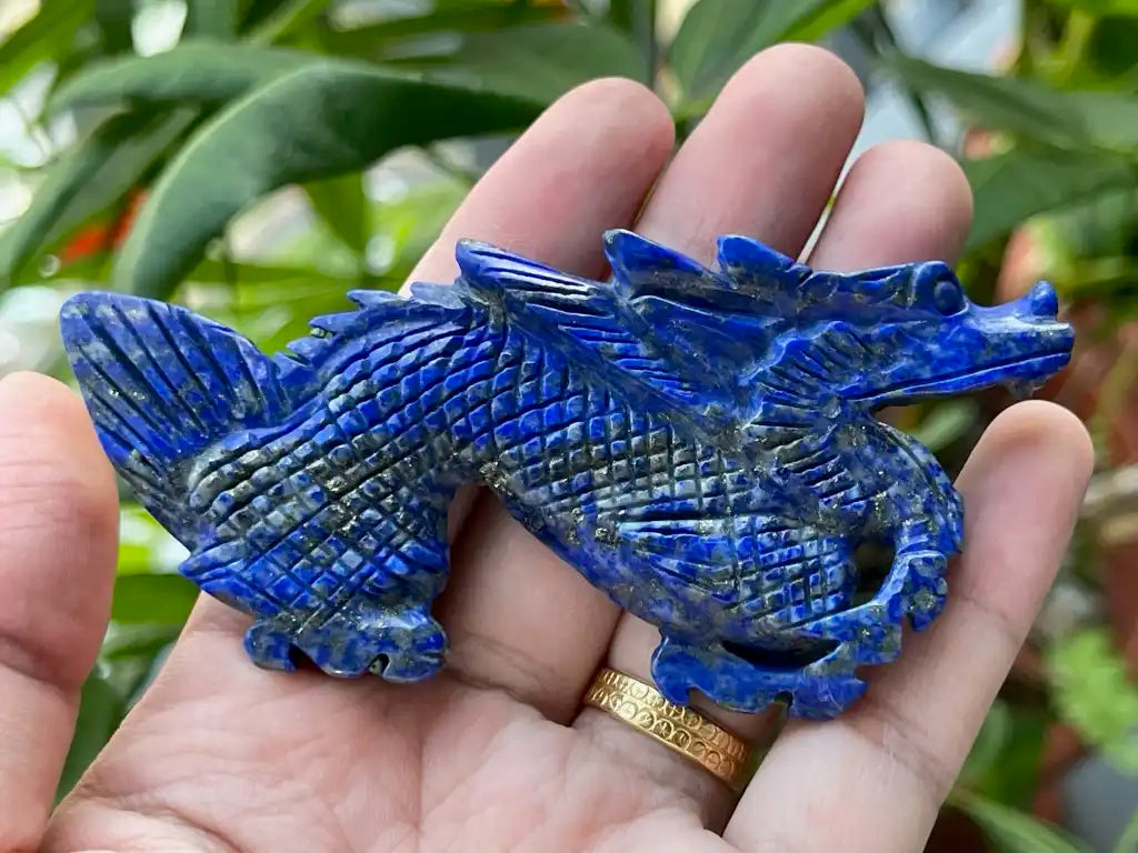 Lapis 2025 lazuli carving