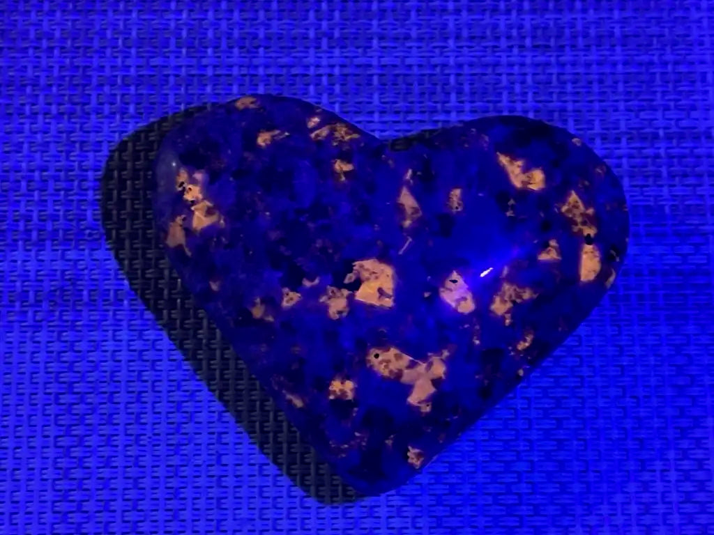USA Yooperlite Heart Shape 100% Natural Crystal Gemstone - JING WEN CRYSTAL