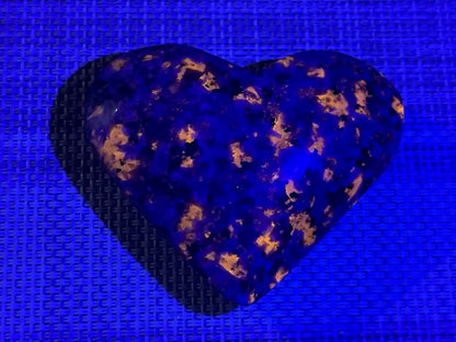 USA Yooperlite Heart Shape 100% Natural Crystal Gemstone - JING WEN CRYSTAL